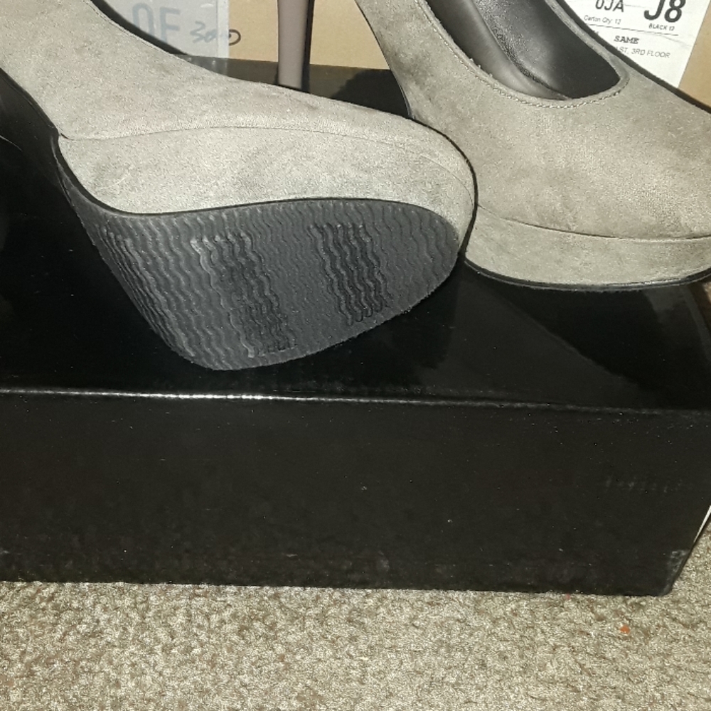 Heels - Picture 2 of 2